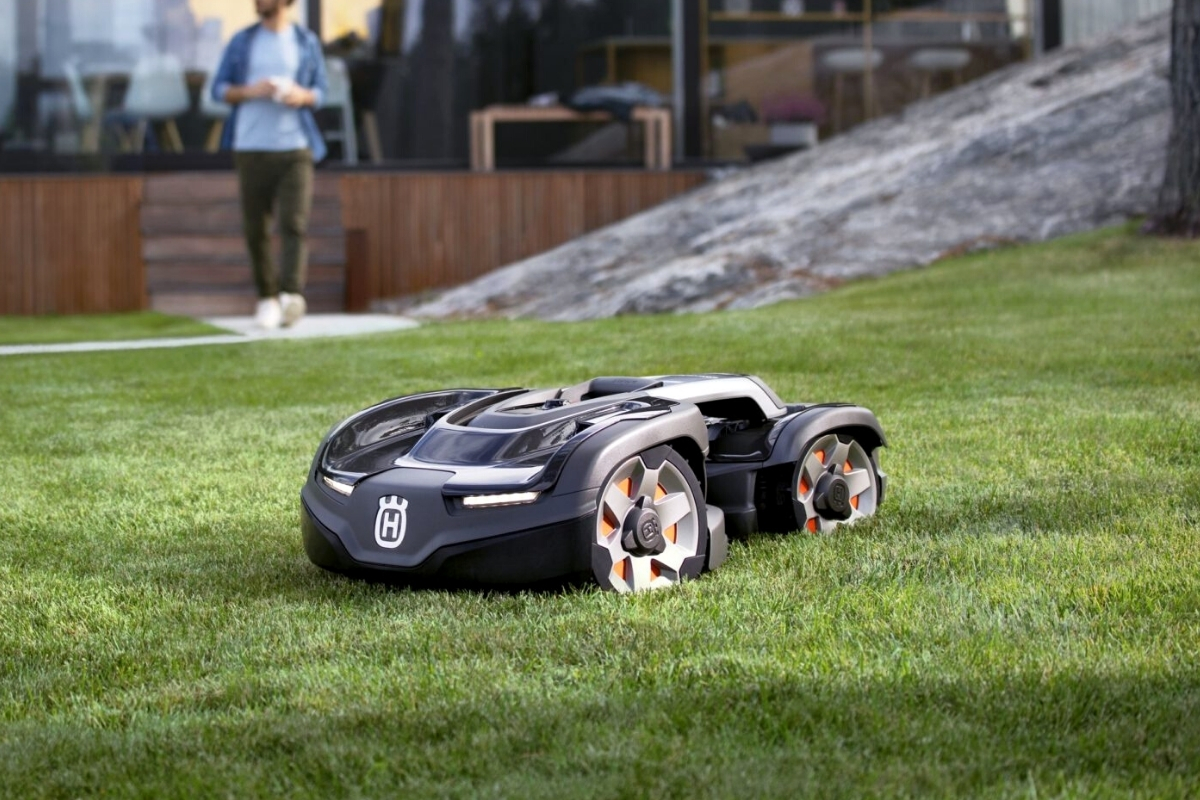 Guide to Robotic Lawn Mowers