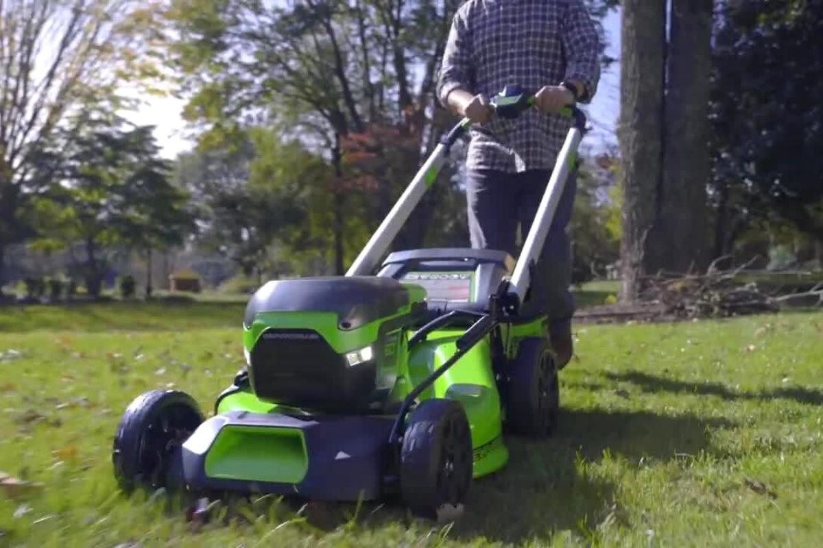 Advantages of Brushless Electric Lawn Mower Motors