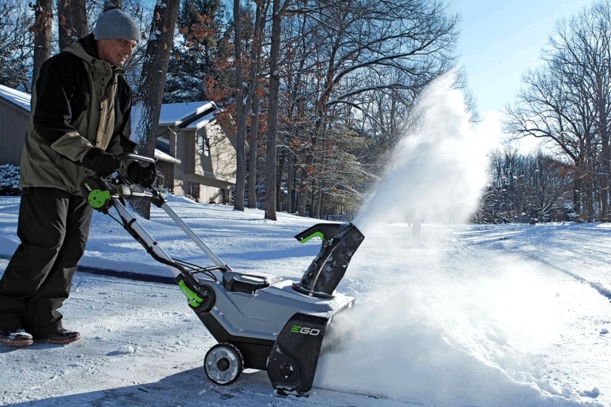 What Are Signs a Battery-Operated Snow Blower is Dying