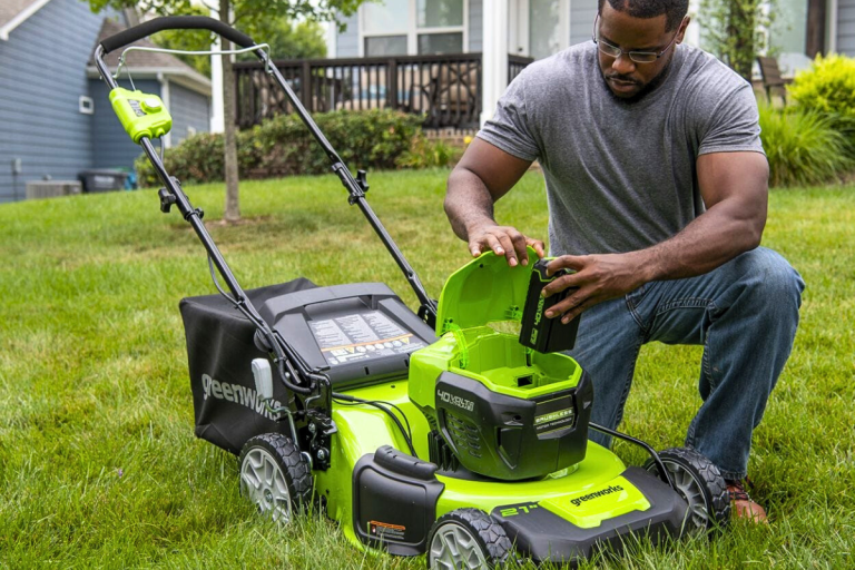 How to Maximize The Battery Life of Your Electric Lawn Mower